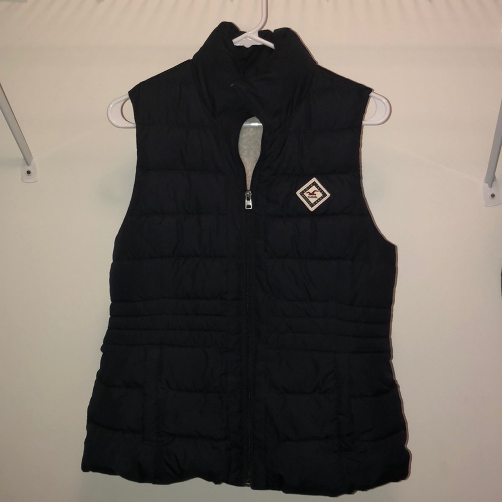 NAVY BLUE HOLLISTER FUR INSULATED VEST